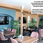 דירה Mavi Restaurant & 3 דידים