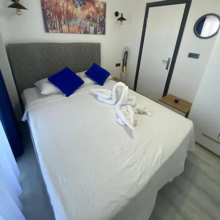 Mavi Restaurant & 3 Apartment Didim